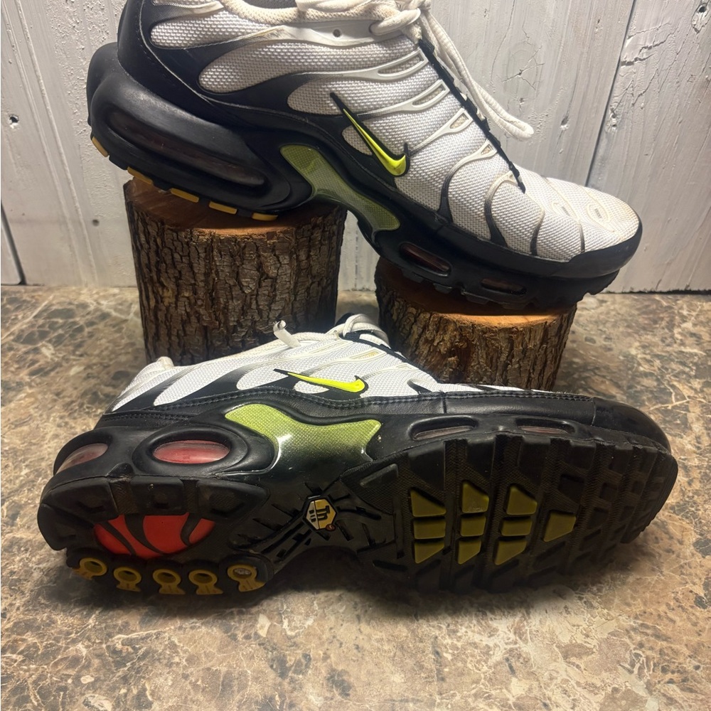 Nike Men’s White/Black Volt Air Max Plus Athletic Shoes - Picture 2 of 15